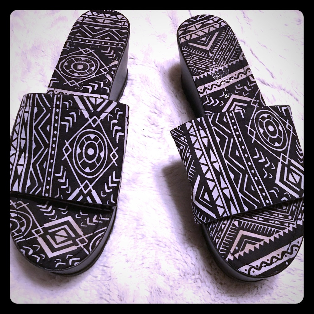 Rue 21  ladies sandal